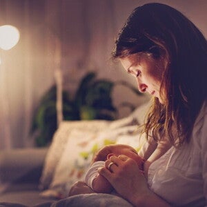 Breastfeeding problems are quite common in new mothers. A mother feeding her child without any breastfeeding problems.
