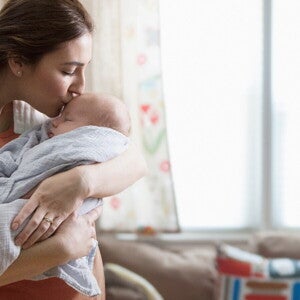 Discover everything you need to know when bringing a baby home. A mother showing what youe need to do when bringing baby home.