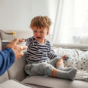 Are you struggling with a fussy toddler? Here are some useful strategies. A fussy toddler refusing to eat during mealtime.