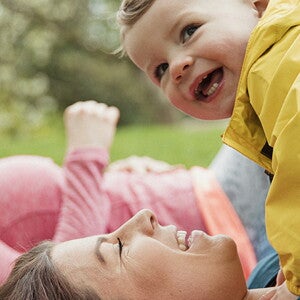 Learn how to do exercise with toddlers in your house. A woman doing a routine for exercise with toddlers.