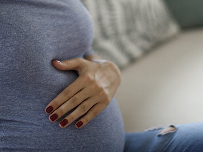 Learn to identify the first signs of labor A woman having backpain, one of the signs of labor